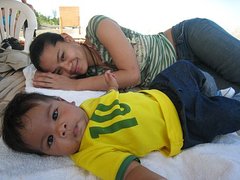 Kai_laying_out_with_mommy