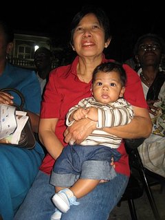 Kai_watching_mommy_2